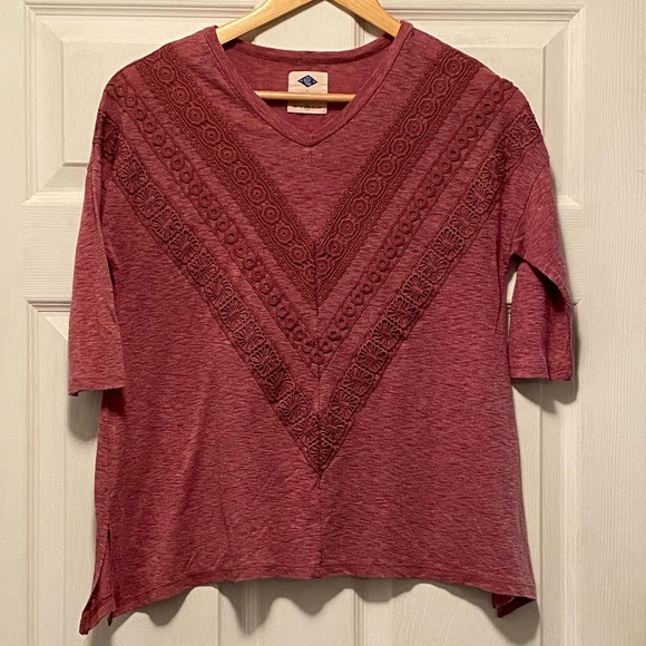 Embroidery Design Top - Picture 1 of 1